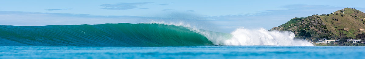Barreling right hand wave in the surf at Wainui Beach in Gisborne, New Zealand