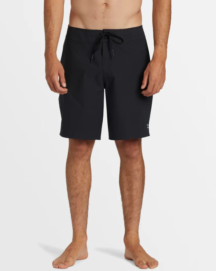 Billabong Boat Trip Pro 18" Boardshorts in black from front