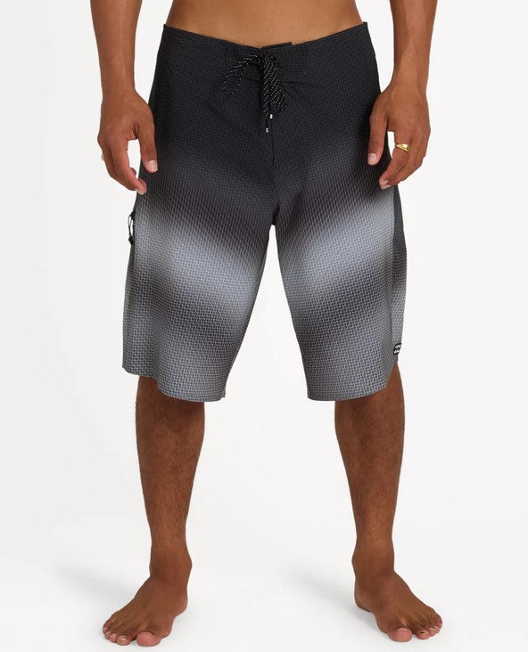 Billabong Fluid Pro 21" Boardshorts in black fade from front