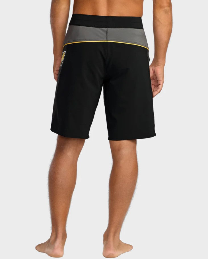 Billabong Straddie Pro 20" Boardshortsin pewter and black from rear view