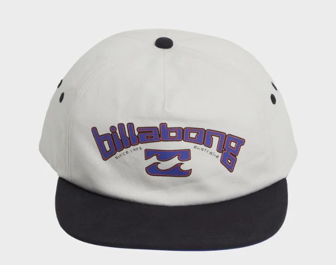 Billabong Tech Arch snapback cap in fog colourway with black peak from front