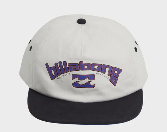 Billabong Tech Arch snapback cap in fog colourway with black peak from front