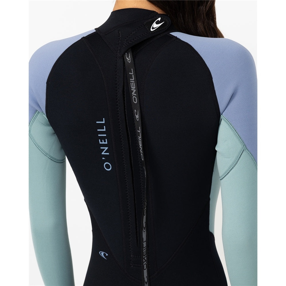 O'Neill Reactor II 3/2mm Back Zip Women's Wetsuit in eucalyptus colourway with black body on model from the rear showing zip close up