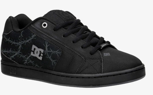DC Net Le Men's Shoes in black with battleship coloured barbed wire embroidery