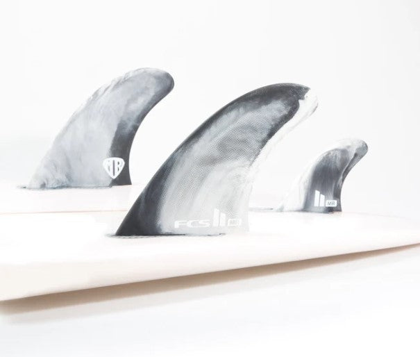 FCS II MR PC XL TRI FIN SET in black swirl in a surfboard