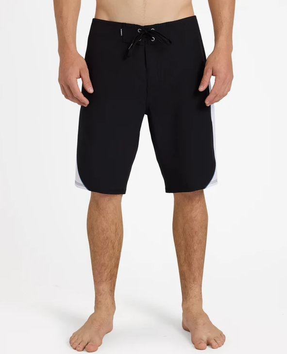 Quiksilver Surfsilk Core 20" Boardshorts in black on model from front close up