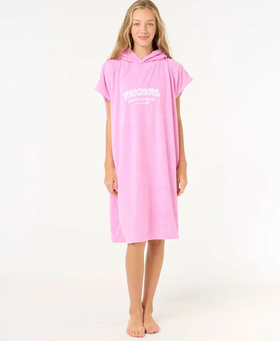 Rip Curl Girls Classic Surf Hooded Towel in pink on blonde girl model