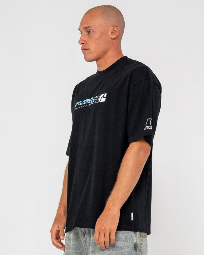 Rusty Jetsetter Men's T-Shirt in black from side on model