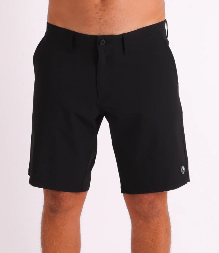 Town and Country Trail 19" Hybrid Shorts from front view in black