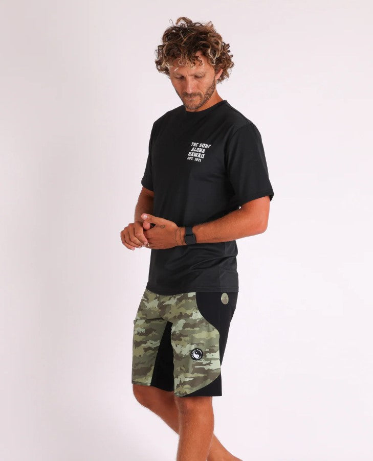 Town and Country Yin Yang 20" Boardshorts in camo and black on model wearing black tee