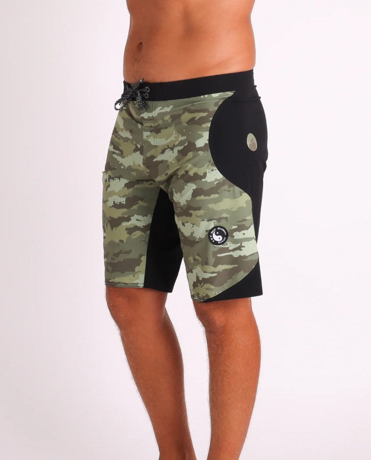 Town and Country Yin Yang 20" Boardshorts in camo and black from front
