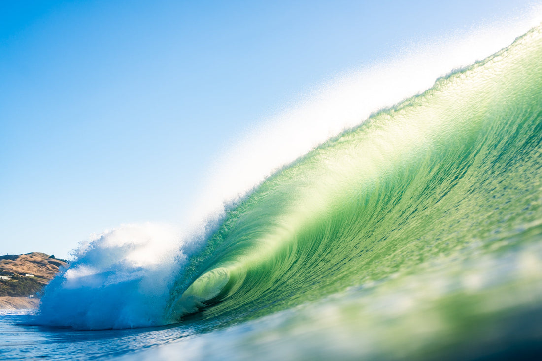 Barreling left hander wave at Wainui Beach