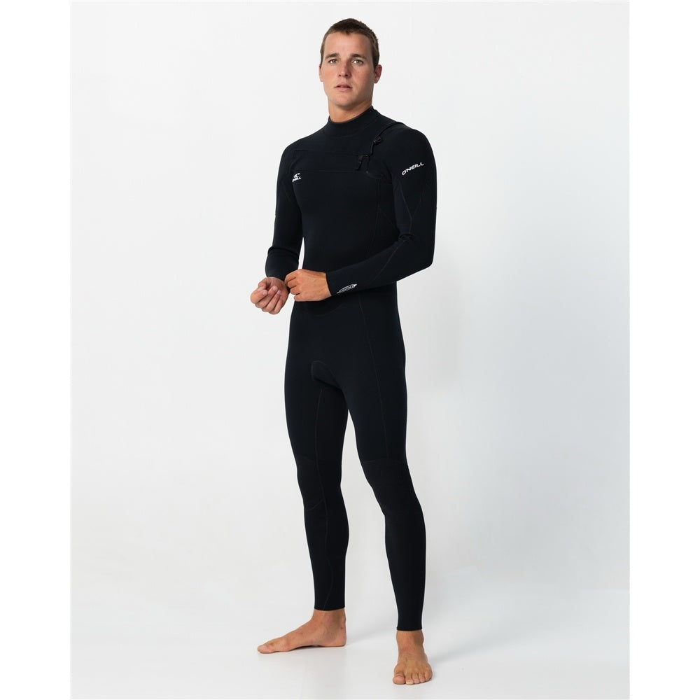 O'Neill Reactor 2 3/2mm GBS CZ Wetsuit in black on model from the front/side view