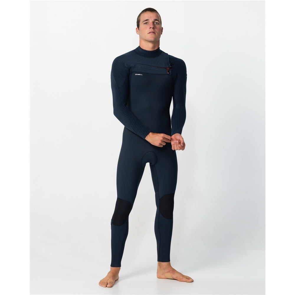 O'Neill Hyperfire 4/3mm Chest Zip Men's Wetsuit in carbon blue on model from front