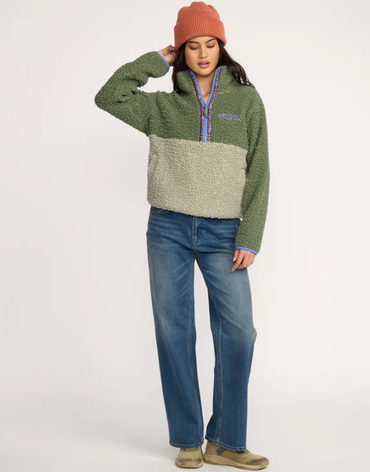 Billabong Horizon Mock Neck Half Zip Fleece in treehugger colourway on model from front