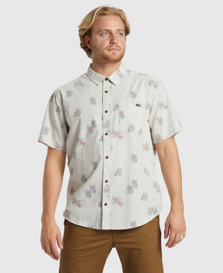 Billabong Sundays Mini Short Sleeve Shirt in colour chinoon model