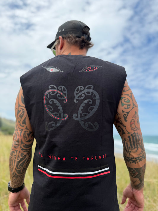 Wai-Tai Tipua Blackout Heavyweight Muscle from back on Maia Gibbs