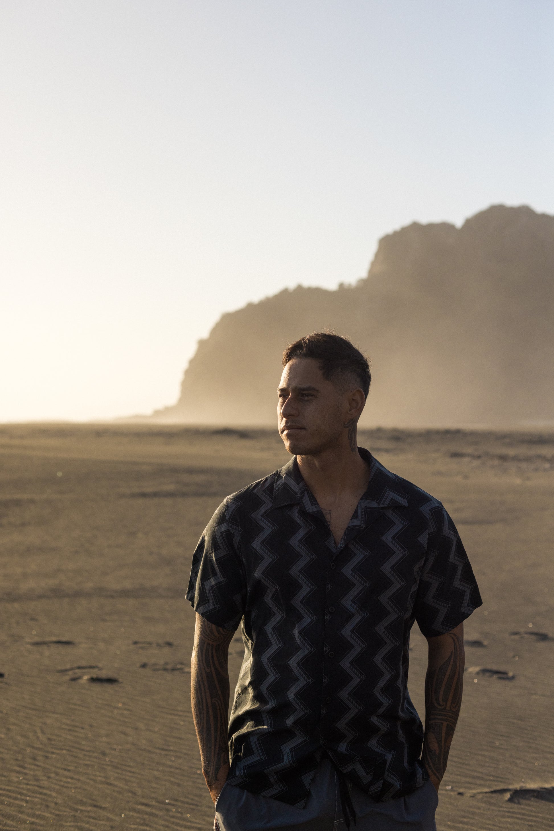 Quiksilver Aramoana Short Sleeve Kehu Shirt n black on kehu butler at the beach