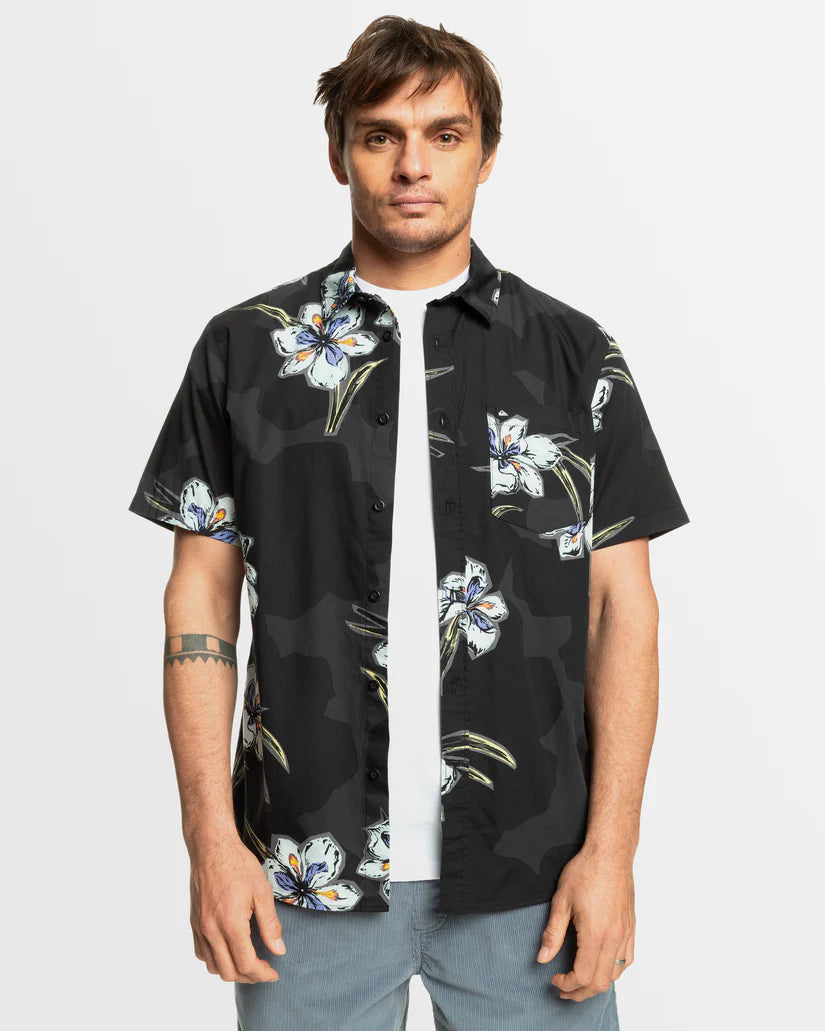 Quiksilver Apero Stretch Classic SS Shirt in colour black on model