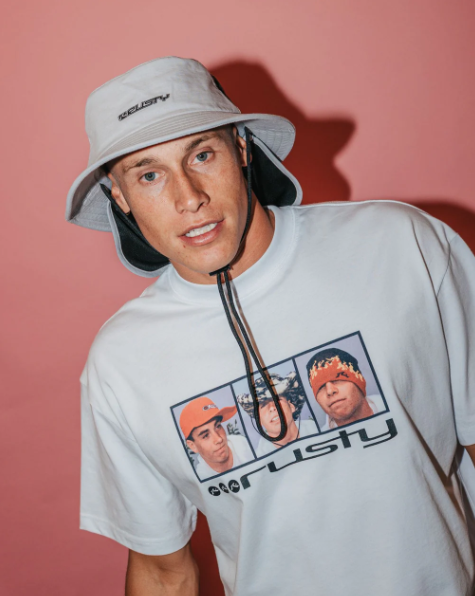 Rusty Carbon Bucket Hat in ultimate grey colourway on model from front