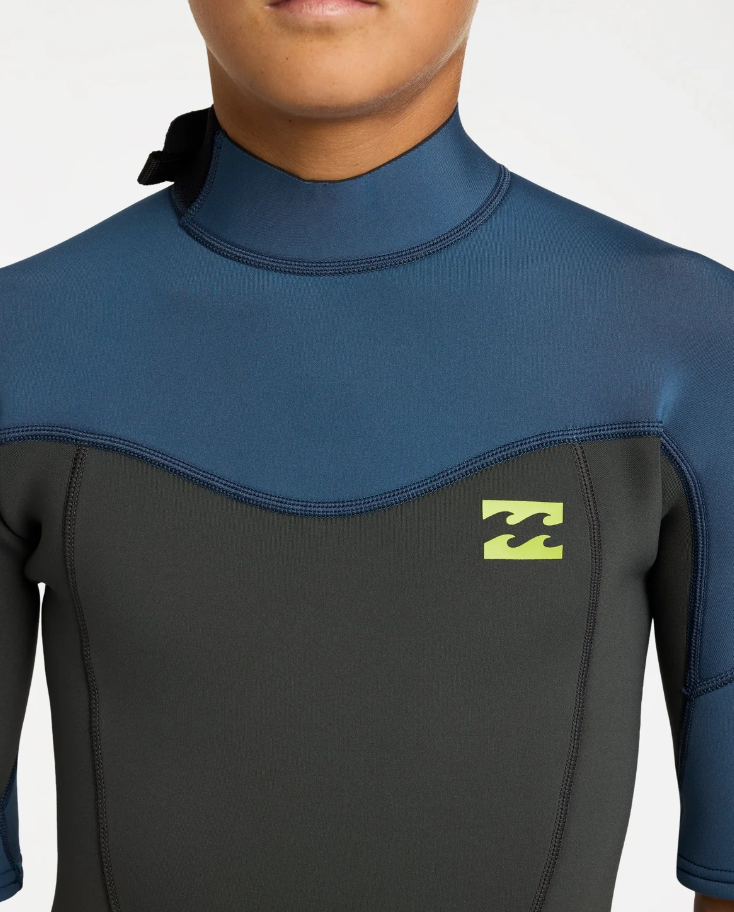 BIllabong Absolute 2mm Boys Spring Wetsuit in black with blue arms from the front close up of the chest
