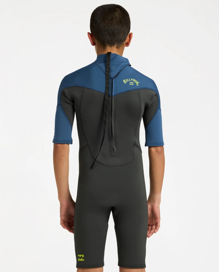 BIllabong Absolute 2mm Boys Spring Wetsuit in black with blue arms from the back