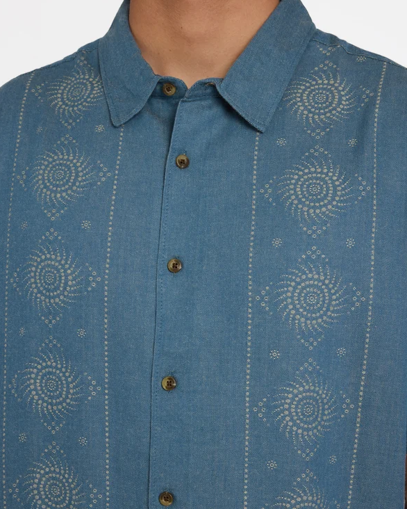 Billabong Cordoba Short Sleeve Shirt in real teal colourway close up of chest