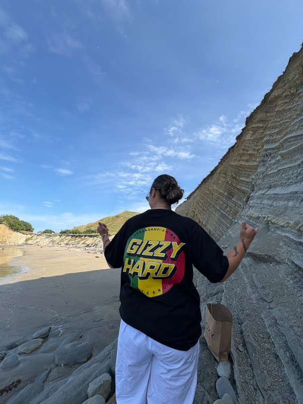 Gizzy Sign Gizzy Hard Giant Rasta Spots Tee – Blitz Surf Shop