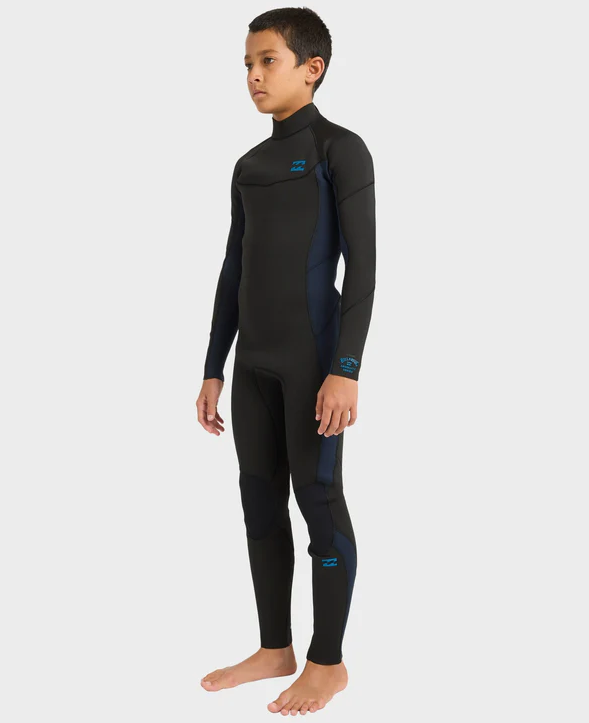 Billabong 4/3mm Absolute GBS BZ Boys Wetsuit in black with ocean blue panels on model from side view