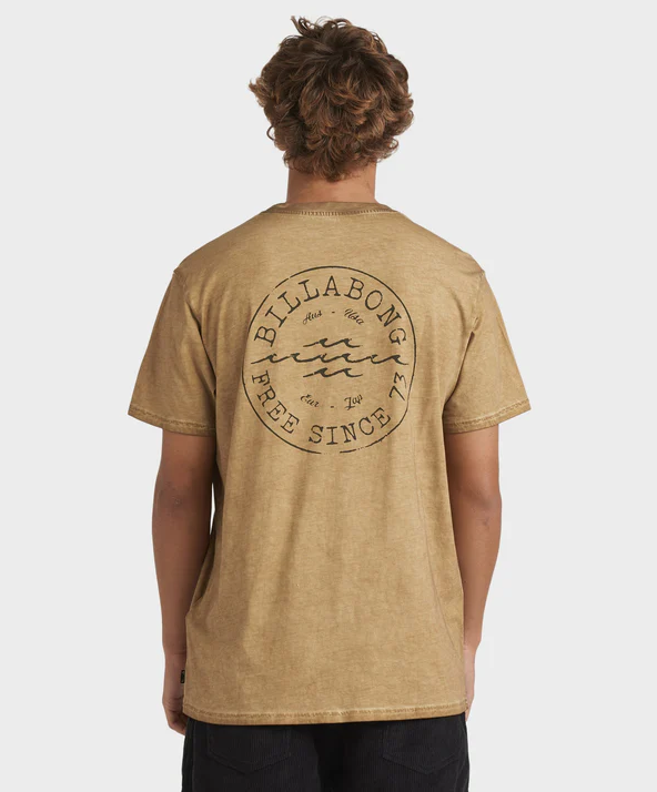 Billabong Big Wave Daz Tee in khaki on man back
