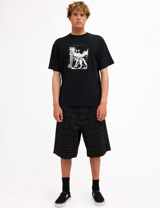 Billabong Cando Star 23" Men's Walkshorts in black on model in black billabong tee from the front