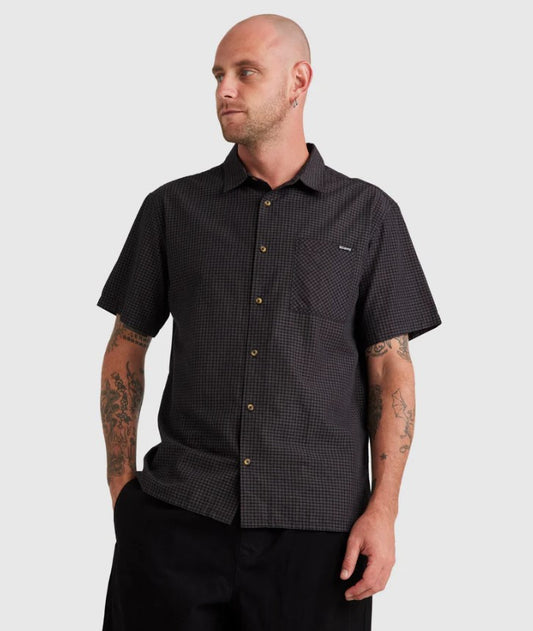 Billabong Mogule Short Sleeve Shirt in colour black on model