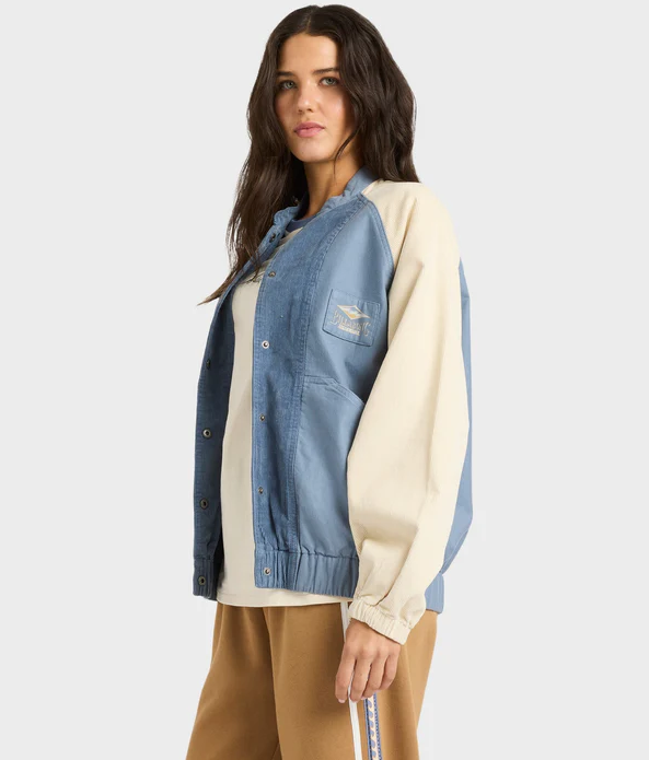 Billabong OG Burleigh Women's Jacket in stone blue with off white arms on model from side