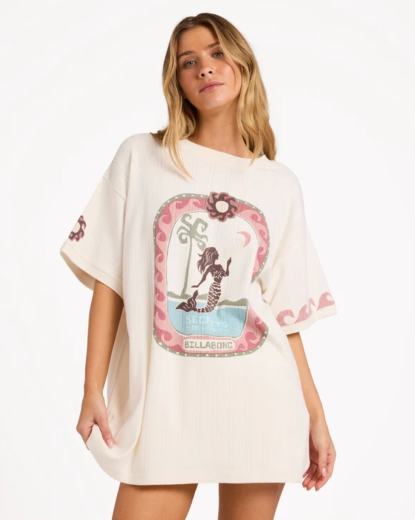 Billabong Secret Beach Women's Oversized T-Shirt in salt crystal colourway on model from front close up