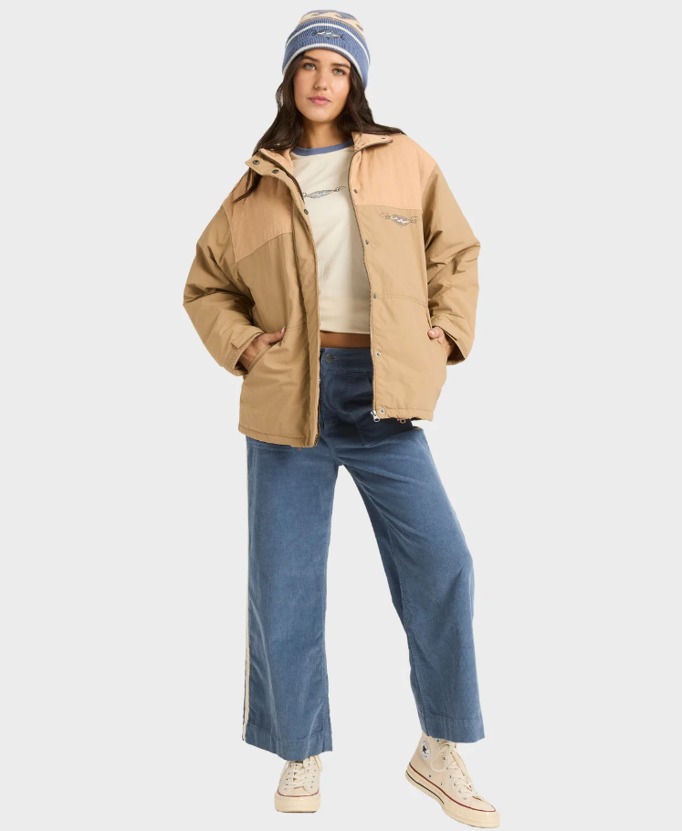 Billabong The Original Vibes 2 Jacket in cement colourway on model opened up in blue pants and billabong beanie