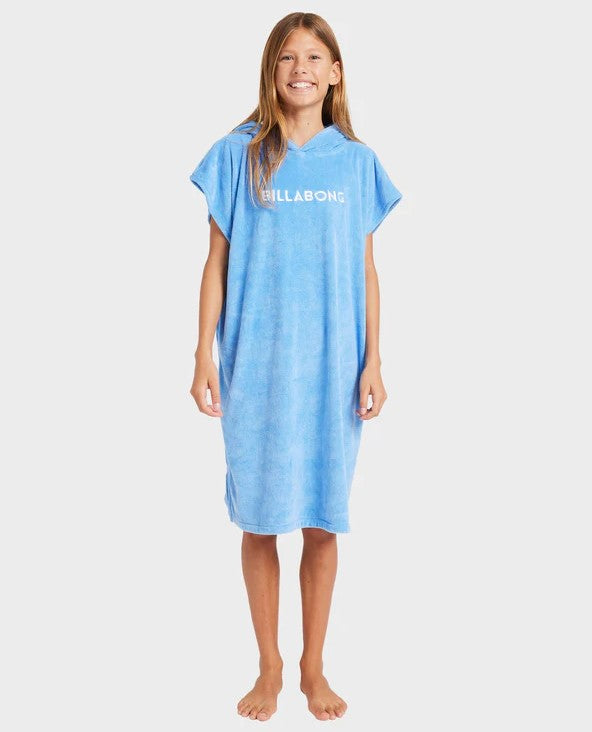 Billabong Youth Girls Hoodie Towel
 in tidal blue on youth model