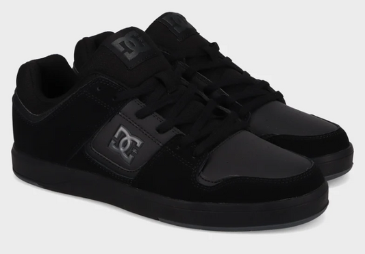 DC Shoes Cure Skate Shoes in black 