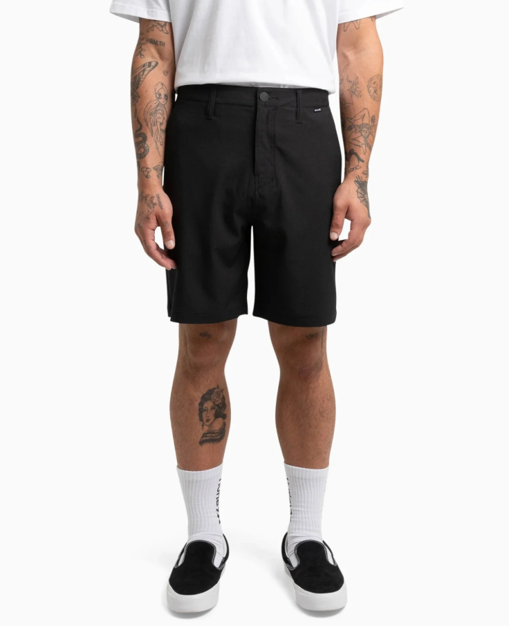 Hurley Phantom Zuma 19" Walkshorts
 in black on model with white tee on from the front