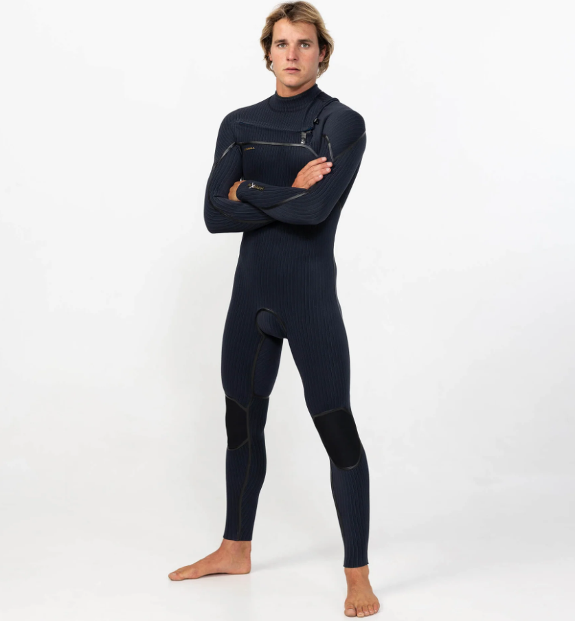 O'Neill HyperX 4/3mm Stitchless Chest Zip Wetsuit in black on model from side on front view