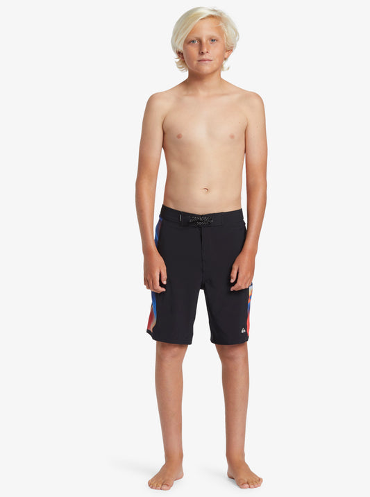 Quiksilver Surfsilk Arch Boys 17" Boardshorts in black on model from front