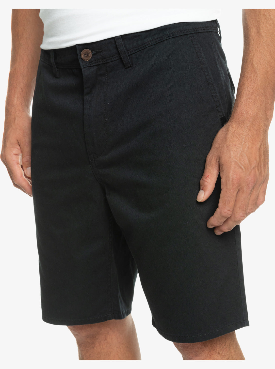 Quiksilver Everyday Chino Light Walkshorts in black from side