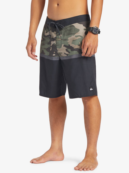 Quiksilver Everyday Division 20" Boardshorts in black with camo