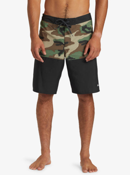 Quiksilver Everyday Division 20" Boardshorts in black and camo from front