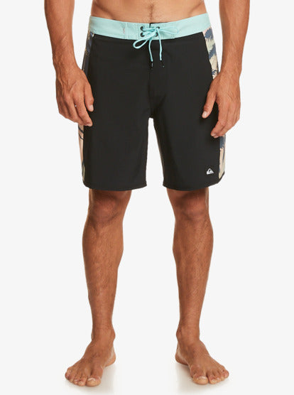 Quiksilver Surfsilk Arch 18" Boardshorts in black from front