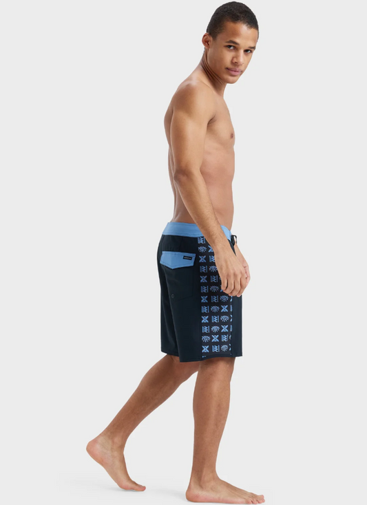 Quiksilver Surfsilk Arch 18" Boardshorts
 in black etched on model from side