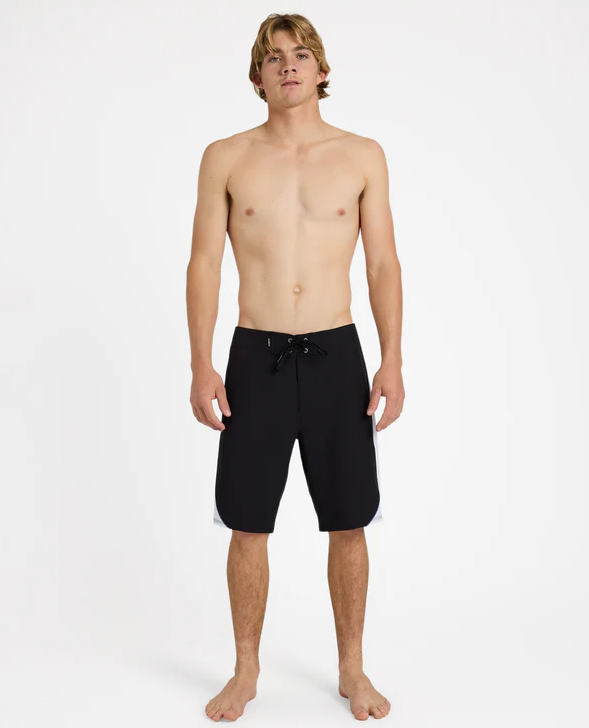 Quiksilver Surfsilk Core 20" Boardshorts in black on model from front