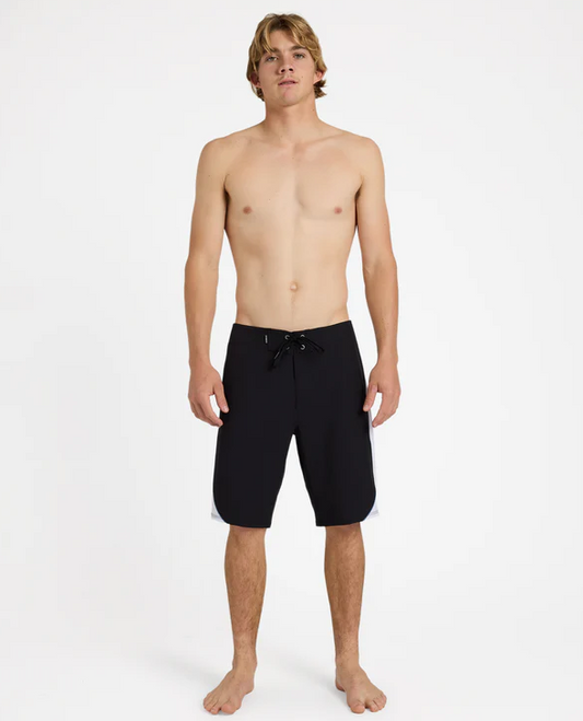 Quiksilver Surfsilk Core 20" Boardshorts in black on model from front