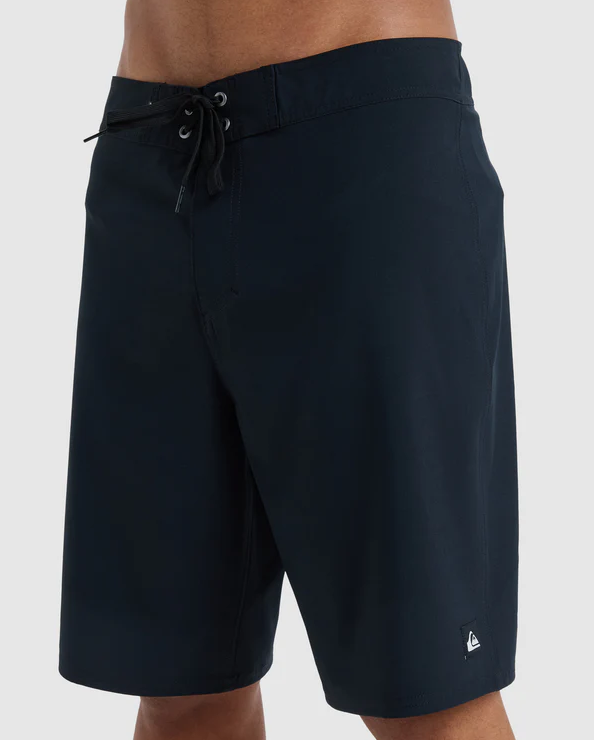 Quiksilver Surfsilk Kaimana 20" Boardshorts in black on model from side