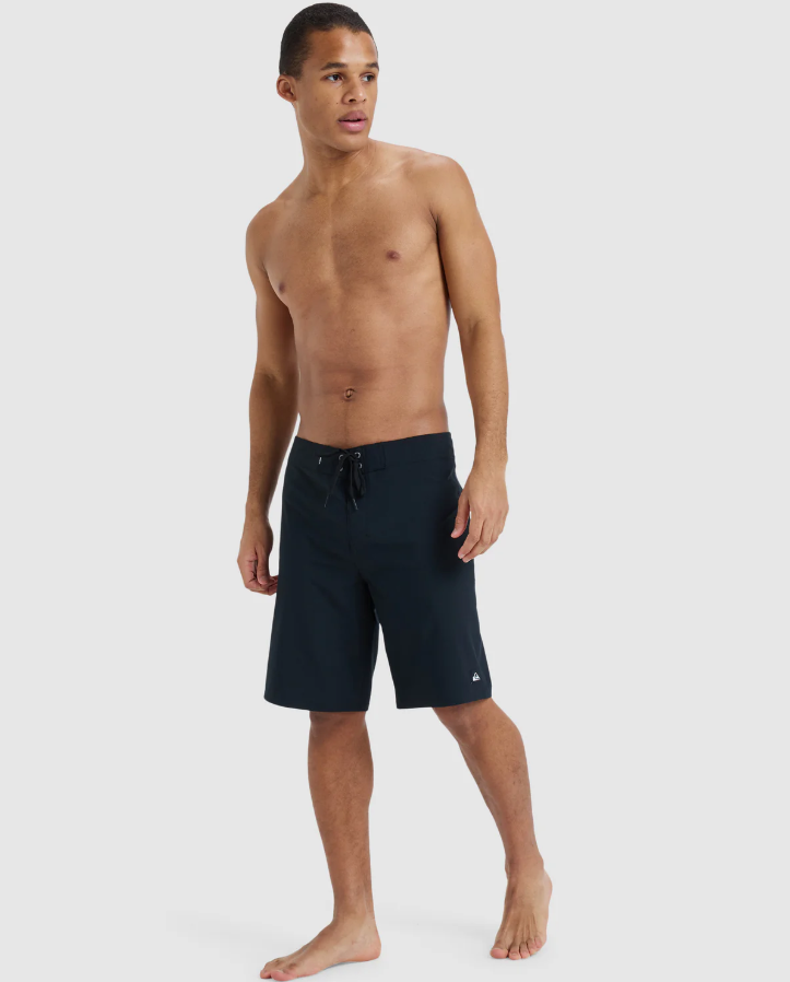 Quiksilver Surfsilk Kaimana 20" Boardshorts in black on model from front