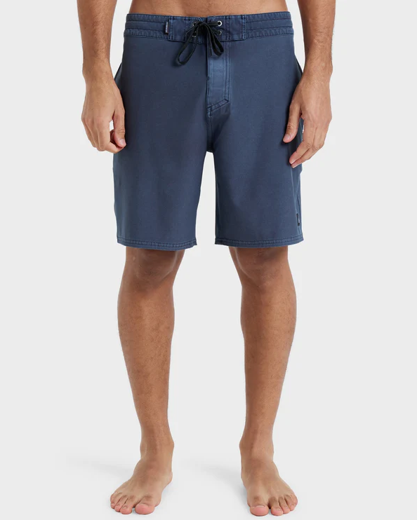 Quiksilver Surfsilk Street Trunk 18" Boardshorts in india ink from front